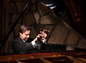 Francisco Silva at piano, hands poised to play