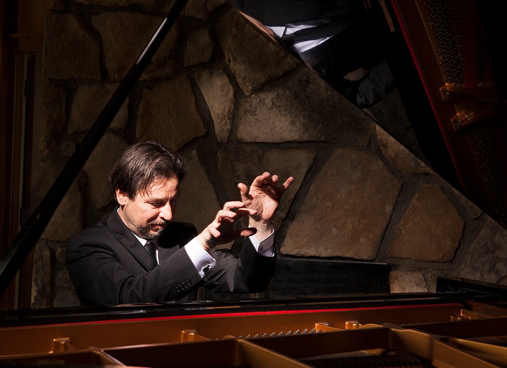 Francisco Silva at piano, hands poised to play